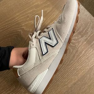New Balance 996 - womens 7.5 sea salt white gold